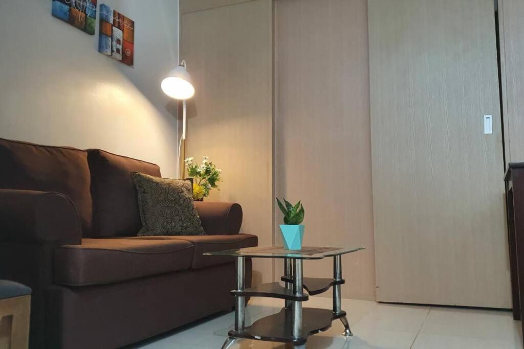 Cherolds Place Lovely 1 Bedroom Condo With Balcony Manila Exterior foto